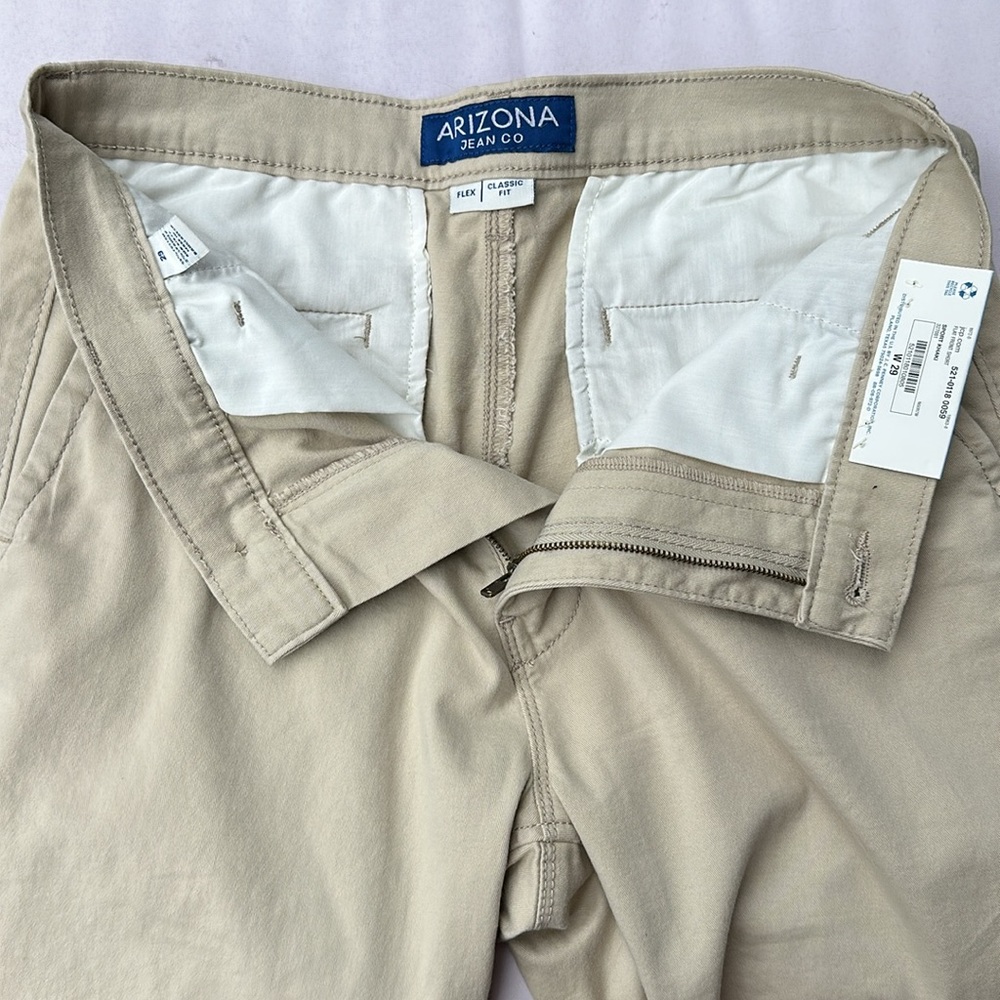 Arizona Jean Company Men's Beige Flex Classic Fit sport khaki Shorts - Picture 3 of 10